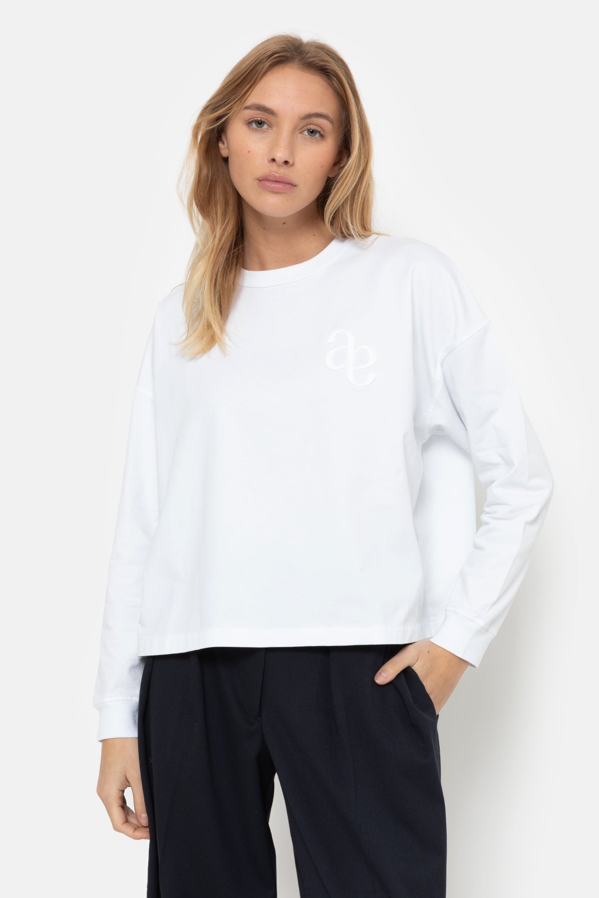 トップス AmeriVINTAGE AM LOGO OVER LONG TEE WHITE AM LOGO OVER LONG TEE