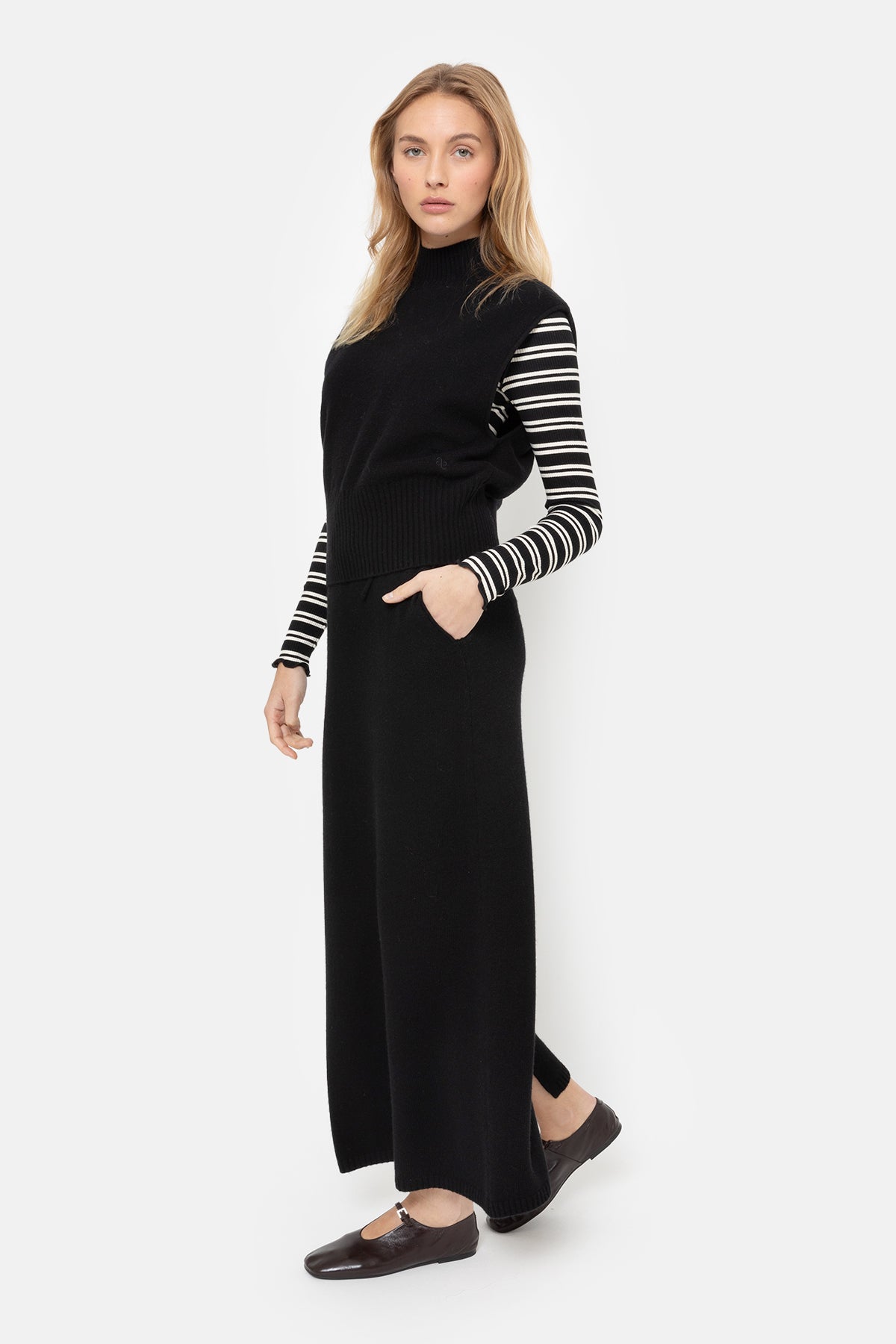 Minda Knitted Sleeveless Sweater | Black