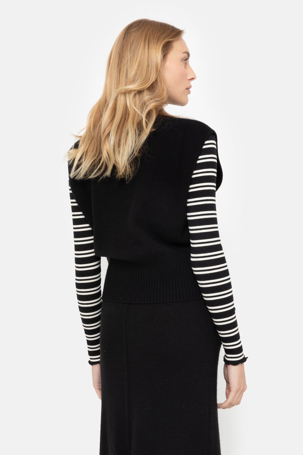 Minda Knitted Sleeveless Sweater | Black