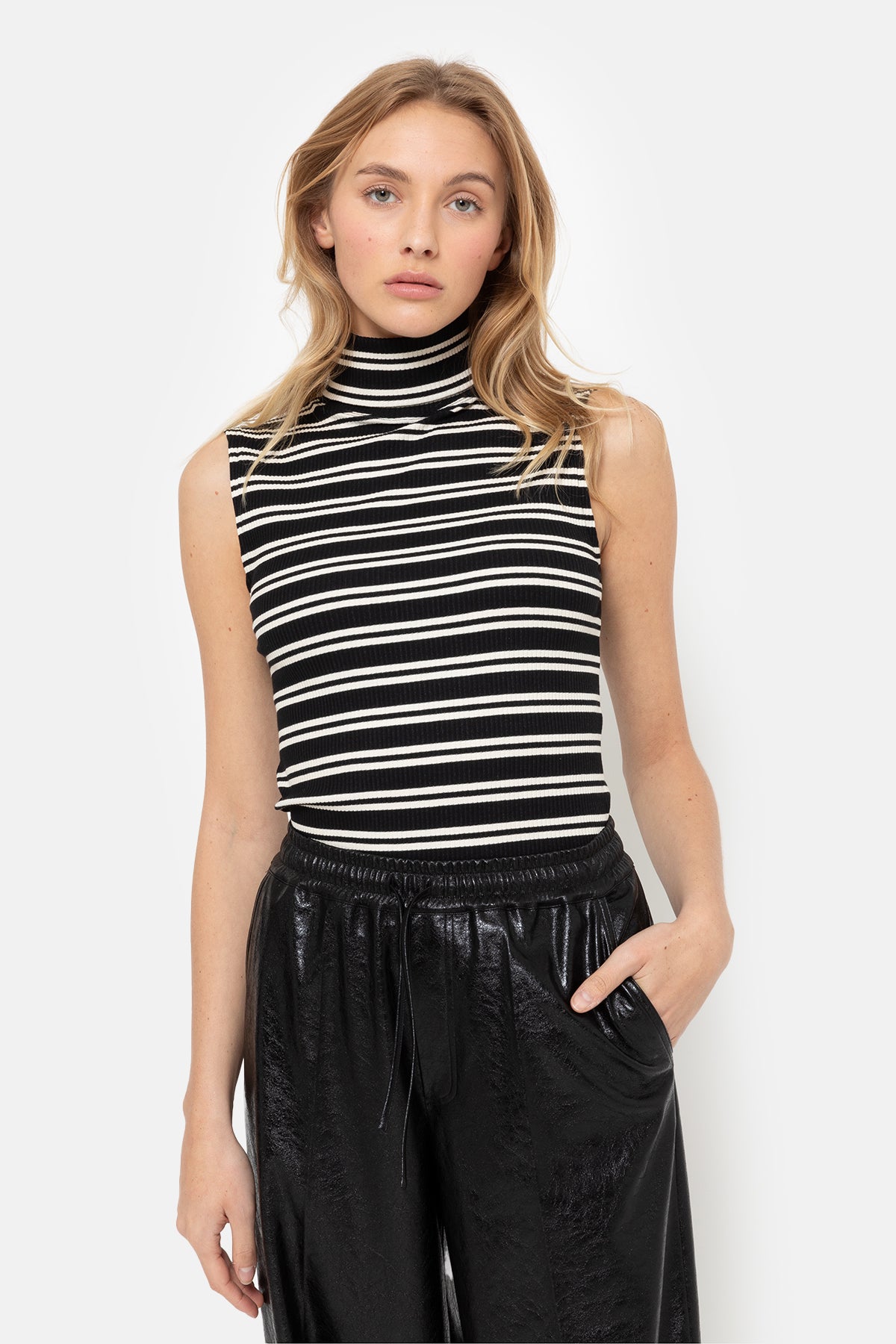 Martou Sleeveless Ribbed Turtle Neck Top | Black & White