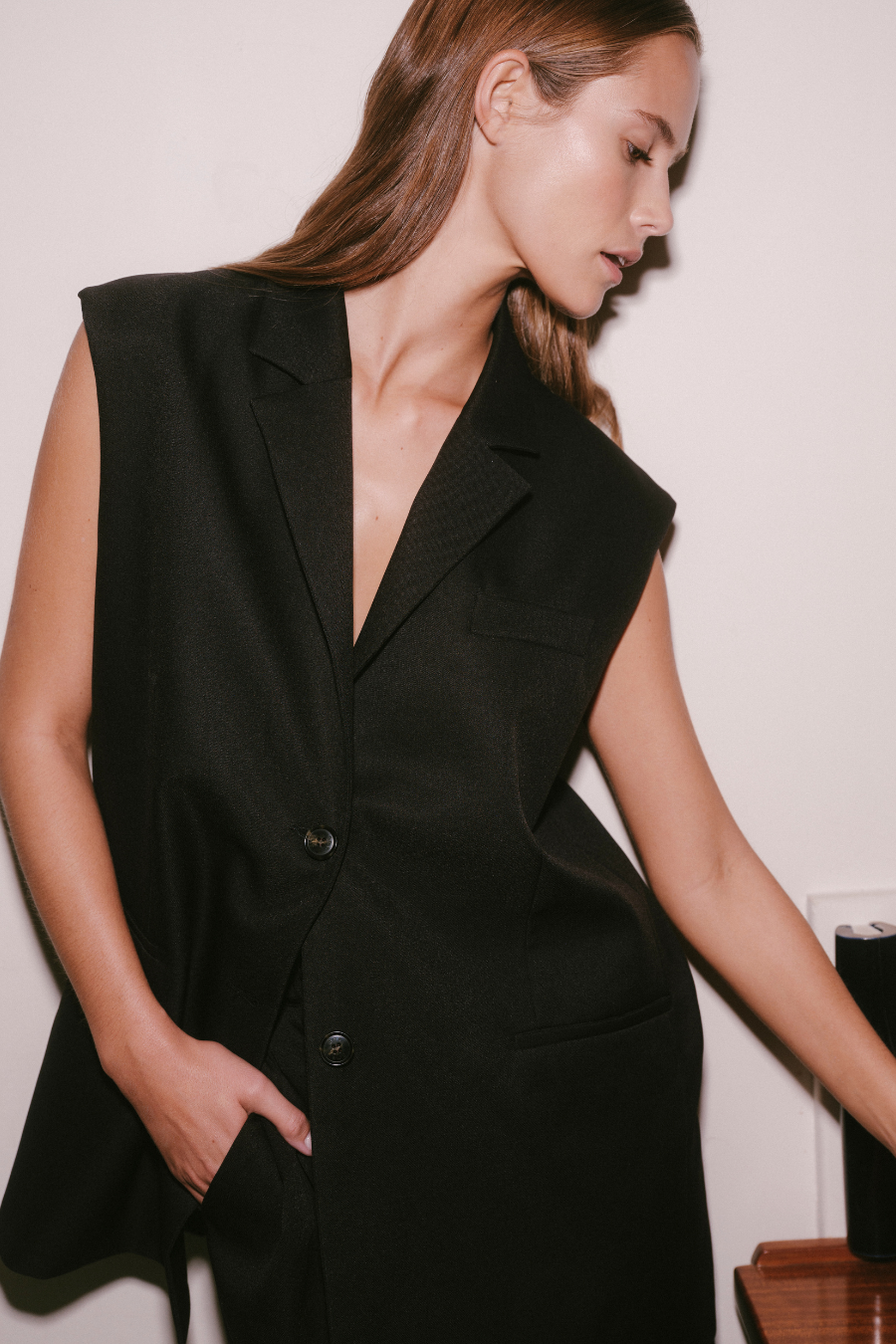 Juliano Sleeveless Blazer | Black