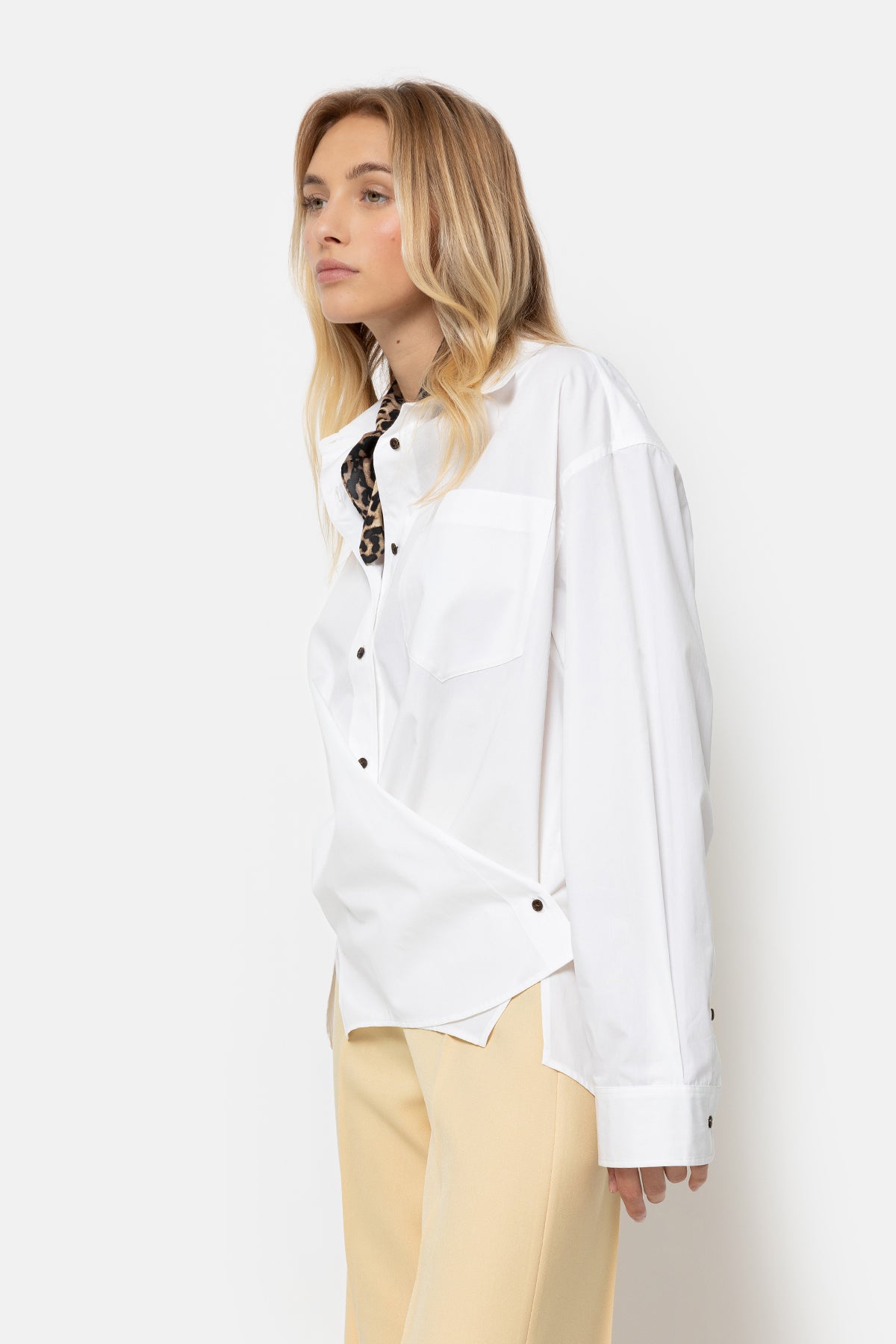 Larakter Shirt | White