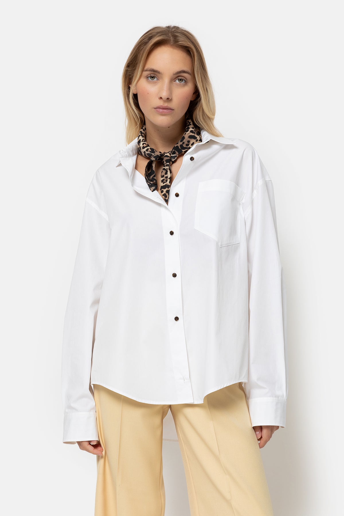 Larakter Shirt | White