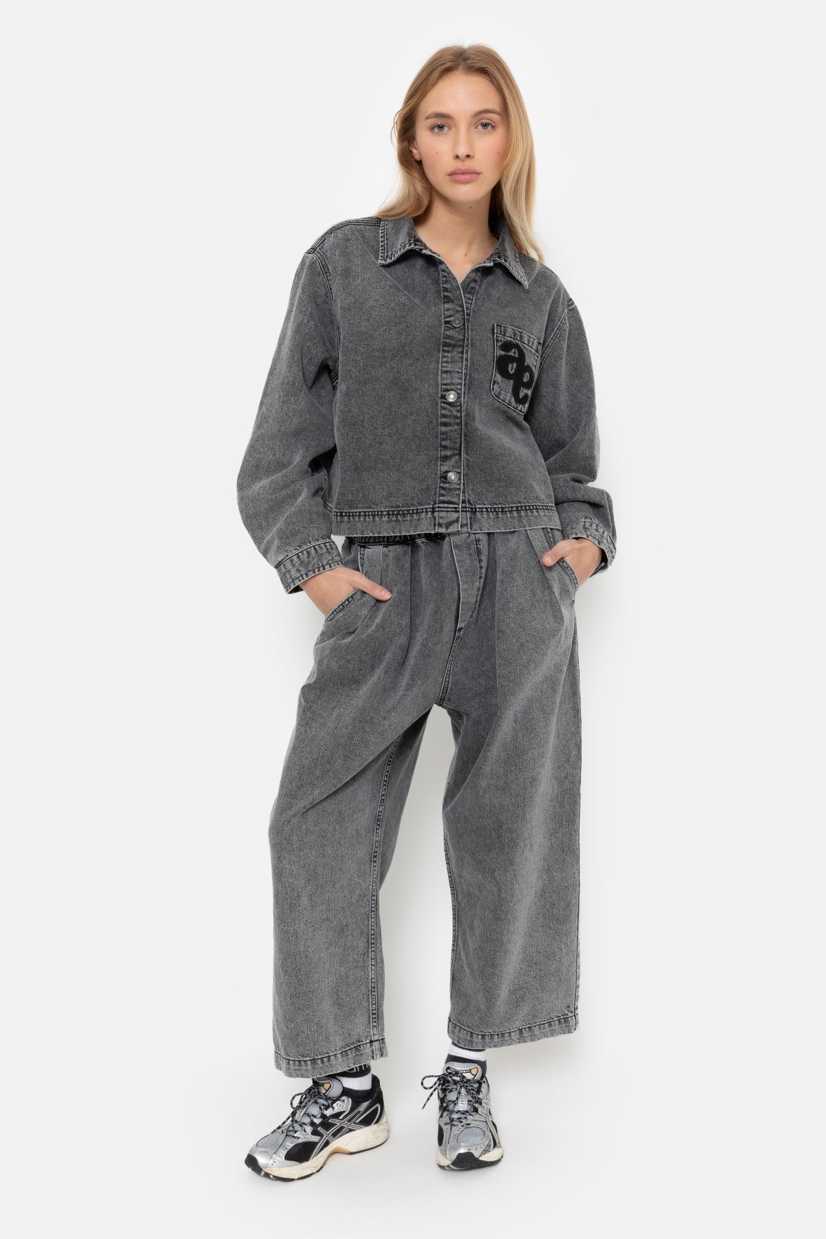 Kick Pleated Denim Pants | Grey