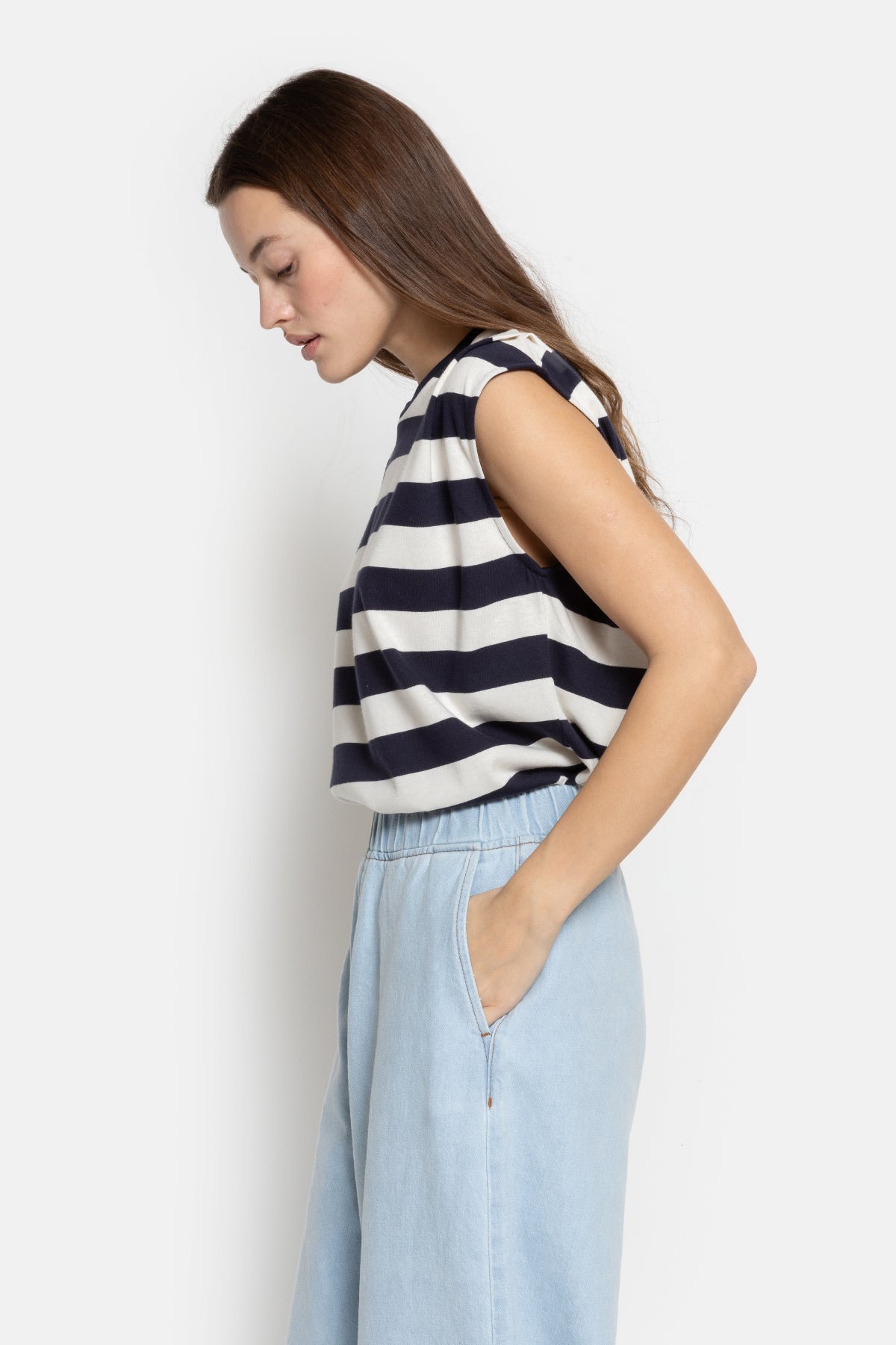 Oxo Sleeveless T-Shirt | Navy & White