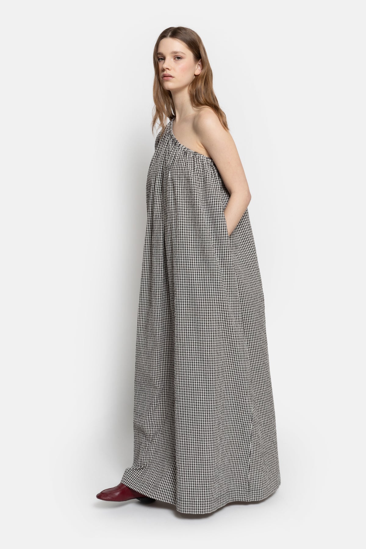 Lourose One-Shoulder Robe | Checked Noir & Blanc