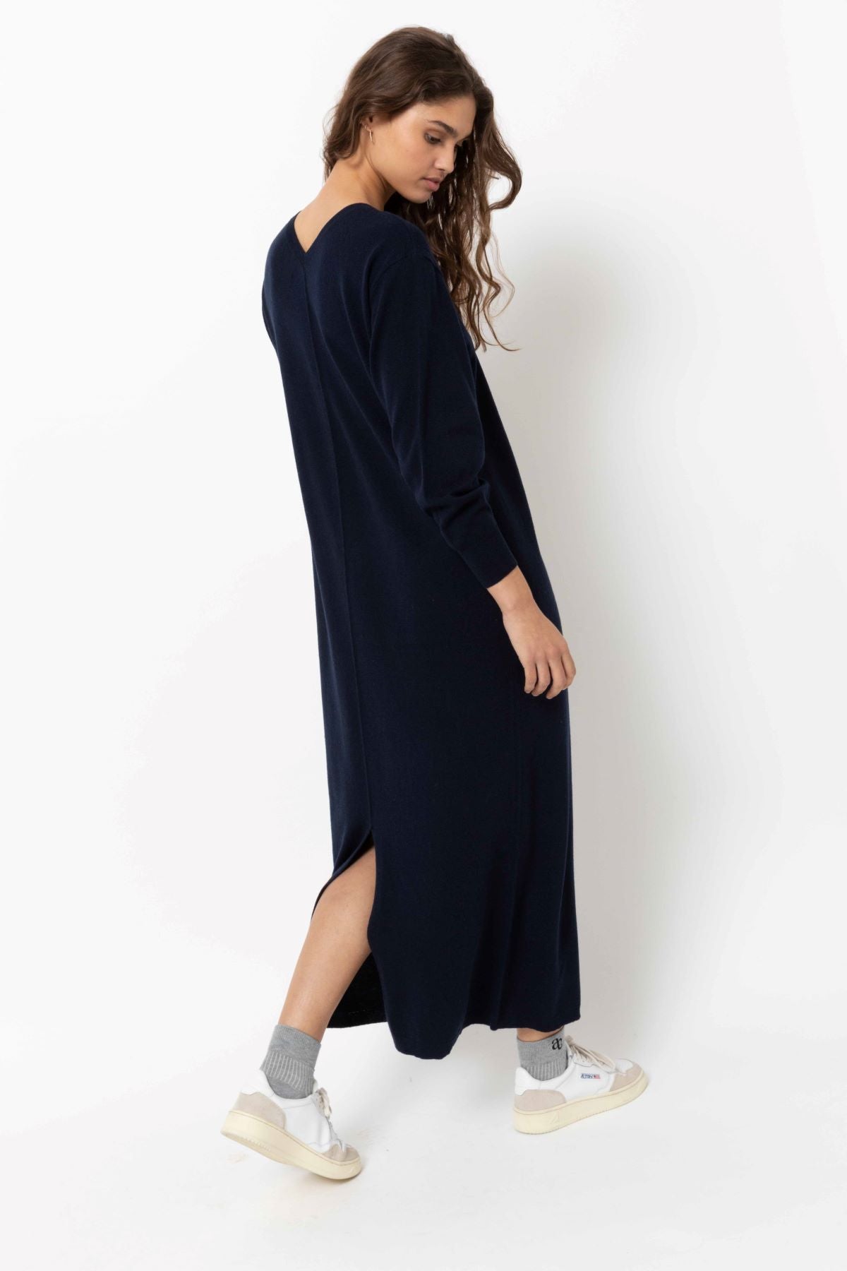 Robe tricotée longue Inka avec dos en V | Bleu Marine